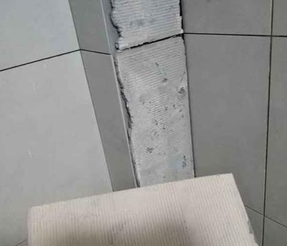 隆子瓷砖空鼓维修公司分享下厨房瓷砖脱落的补救措施。